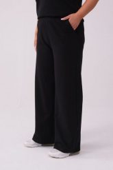 Długie czarne dresowe spodnie Nadia PLUS SIZE XXL. Czarne spodnie dresowe Moda Size Plus Iwanek, bez wzorów, z bawełny, długie. Za 189.90 zł.