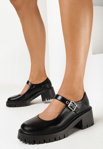 Czarne Półbuty na Niskim Słupku Domizana. Czarne półbuty wsuwane Born2be, bez wzorów, bez obcasa, na słupku. Za 39.99 zł.