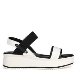 Sandały Lasocki. Białe sandały Lasocki, bez wzorów, bez obcasa, na koturnie, bez zapięcia. Za 159.99 zł.
