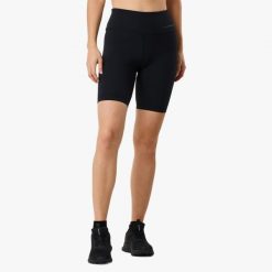 Krótkie legginsy treningowe damskie Swedemount Core High Waist szybkoschnące. Czarne legginsy SWEDEMOUNT, bez wzorów, z tkaniny, sportowe, krótkie. W wyprzedaży za 95.00 zł.