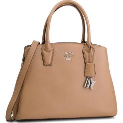 Torebka DKNY - Hutton-Th Satchel-Pe R84DA846 Latte LAT. Brązowe torebki klasyczne DKNY, bez wzorów, ze skóry, klasyczne, bez dodatków. W wyprzedaży za 679.00 zł.
