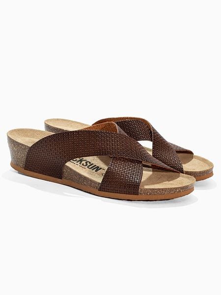 BACKSUN Skórzane klapki "Itaga" w kolorze brązowym na koturnie rozmiar: 36. Brązowe klapki Backsun, bez wzorów, z materiału, klasyczne, z otwartym noskiem, bez obcasa, na koturnie, bez zapięcia. Za 104.89 zł.