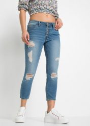Krótsze dżinsy z ozdobnymi przetarciami. Niebieskie jeansy bonprix, bez wzorów, z jeansu, krótkie. Za 112.99 zł.