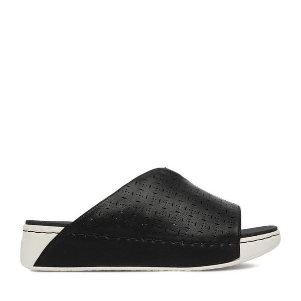 Klapki Go Soft. Czarne klapki GO SOFT, bez wzorów, bez obcasa, bez zapięcia. Za 119.99 zł.