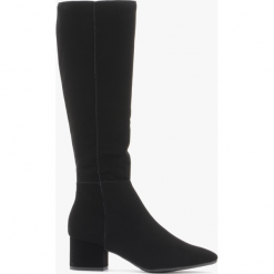Kozaki z noskiem w szpic MOLLY. Czarne kozaki Ryłko, bez wzorów, z nubiku, bez obcasa, na obcasie, bez zapięcia. Za 329.99 zł.