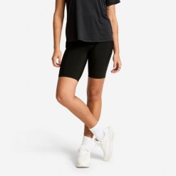 Krótkie legginsy damskie Domyos Basic. Czarne legginsy Decathlon, bez wzorów, z elastanu, sportowe, krótkie. Za 32.49 zł.