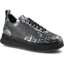 Srebrne Sneakersy Artiker Damskie Stylowe Półbuty. Czarne półbuty wsuwane Artiker, w ażurowe wzory, ze skóry, eleganckie, bez obcasa, na platformie. Za 234.00 zł.