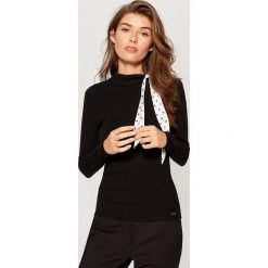 Sweter z kokardą - Czarny. Swetry Mohito. W wyprzedaży za 59.99 zł.