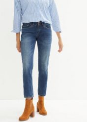 Dżinsy o kroju mom ze średnim stanem. Niebieskie jeansy bonprix, bez wzorów, z jeansu, klasyczne. Za 122.99 zł.
