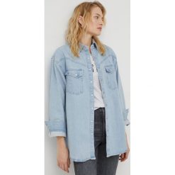Levi's koszula damska regular z kołnierzykiem klasycznym. Niebieskie koszule Levi's, l, bez wzorów, z bawełny, klasyczne, bez kołnierzyka, bez ramiączek. Za 379.99 zł.