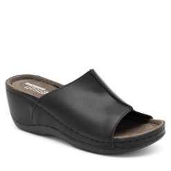 Klapki Go Soft. Czarne klapki GO SOFT, bez wzorów, bez obcasa, bez zapięcia. Za 139.99 zł.