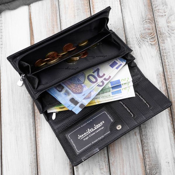 Portfel damski skórzany lakierowany czarny z tłoczeniem croco SP-16-CBL. Czarne portfele bez wzorów, z lakierowanej skóry. Za 60.27 zł.