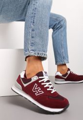 Bordowe Sznurowane Buty Sportowe z Naszywką z Boku Koriala. Czerwone buty sportowe lifestyle Born2be, z aplikacjami, bez zapięcia. W wyprzedaży za 101.99 zł.
