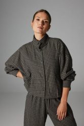 KURTKA PILAR SZARO- CZARNA L - Flawless. Czarne kurtki Flawless, l, bez wzorów, z bawełny, klasyczne, bez kaptura. Za 619.00 zł.