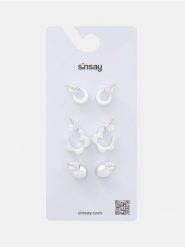 Kolczyki z błyszczącym wykończeniem 3 pack - srebrny. Szare kolczyki Sinsay, srebrne. Za 12.99 zł.