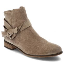 Beżowe Botki Karino Eleganckie Buty Damskie. Brązowe botki Karino, bez wzorów, eleganckie, bez obcasa, bez zapięcia. Za 299.00 zł.