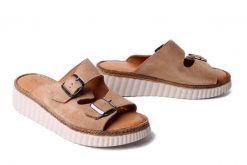 Artiker Relaks 58C2000 light brown, klapki damskie. Brązowe klapki Artiker Relaks, bez wzorów, z nubiku, eleganckie, bez obcasa, na koturnie, bez zapięcia. Za 229.90 zł.