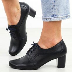 Granatowe Polskie półbuty damskie Gregors 921. Niebieskie półbuty wsuwane GREGORS, bez wzorów, ze skóry, bez obcasa, na obcasie. Za 379.00 zł.