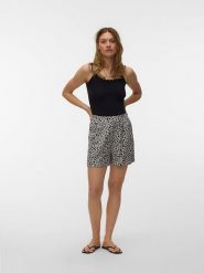 Vero Moda Top w kolorze czarnym rozmiar: M. Czarne topy Vero Moda, m, bez wzorów, z bawełny, bez kołnierzyka, bez ramiączek. Za 62.03 zł.
