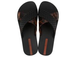 Klapki damskie Ipanema Sense Slide. Czarne klapki Ipanema, bez wzorów, z materiału, casualowe, bez obcasa, bez zapięcia. Za 83.99 zł.