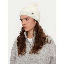 Czapka Aulp. Białe czapki zimowe Aulp, bez wzorów. Za 159.99 zł.
