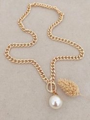 Nakkash Pozłacany naszyjnik z perłami syntetycznymi - dł. 42 cm rozmiar: onesize. Białe naszyjniki Nakkash, z materiału, z perłą, pozłacane. Za 65.54 zł.