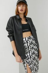 Abercrombie & Fitch koszula damska kolor czarny relaxed z kołnierzykiem klasycznym. Czarne koszule Abercrombie & Fitch, l, bez wzorów, klasyczne, bez kołnierzyka, bez ramiączek. W wyprzedaży za 306.99 zł.