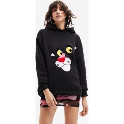 Desigual sukienka kolor czarny mini prosta. Czarne sukienki Desigual, na co dzień, l, bez wzorów, bez kołnierzyka, bez ramiączek, mini, proste. Za 549.99 zł.