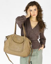 Shopperka beżowa khaki MARCO MAZZINI v86d. Brązowe shopper bag bez wzorów, ze skóry, eleganckie, duże, bez dodatków. Za 599.00 zł.