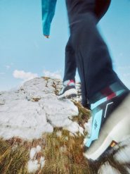 4F Wysokie buty trekkingowe ICE CRACKER z izolacją Primaloft damskie - niebieskie 37. Niebieskie buty trekkingowe 4f, na zimę, z nylonu, przed kolano, bez zapięcia. Za 549.99 zł.