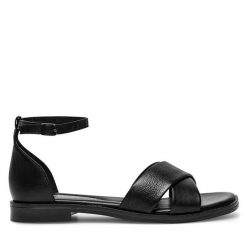 Sandały Lasocki. Czarne sandały Lasocki, bez wzorów, bez obcasa, na płaskiej podeszwie, bez zapięcia. Za 149.99 zł.