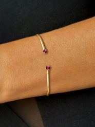 DIA DIAMONDS Pozłacana bransoletka z rubinami rozmiar: onesize. Czerwone bransoletki DIA DIAMONDS, z rubinem, pozłacane. Za 214.70 zł.