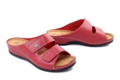 Befado 158D 283 czerwony, klapki damskie. Czerwone klapki Befado, bez wzorów, ze skóry, bez obcasa, na koturnie, bez zapięcia. Za 119.90 zł.