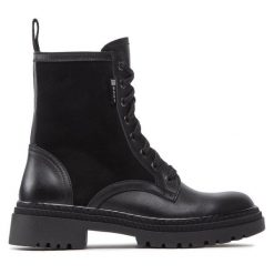 Botki Nessi. Czarne botki Nessi, bez wzorów, bez obcasa, na płaskiej podeszwie, bez zapięcia. Za 489.99 zł.