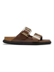 Birkenstock Klapki "Arizona" w kolorze brązowym rozmiar: 39. Brązowe klapki Birkenstock, bez wzorów, klasyczne, z otwartym noskiem, bez obcasa, bez zapięcia. Za 731.60 zł.