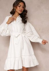 Biała Koszulowa Sukienka z Perłowymi Guzikami i Koronkowymi Wstawkami Shyanne. Białe sukienki Renee, m, bez wzorów, z koronki, vintage, bez kołnierzyka, bez ramiączek, midi, koszulowe. W wyprzedaży za 167.99 zł.