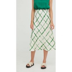 Answear Lab spódnica z jedwabiem Hand Washsilk Blend kolor zielony midi. Zielone spódnice Answear Lab, m, bez wzorów, z tkaniny, midi, rozkloszowane. Za 199.99 zł.