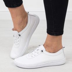 Białe skórzane półbuty damskie T.Sokolski 2023. Białe półbuty wsuwane Sokolski, na jesień, bez wzorów, z jeansu, biznesowe, z okrągłym noskiem, bez obcasa, na płaskiej podeszwie. Za 249.00 zł.