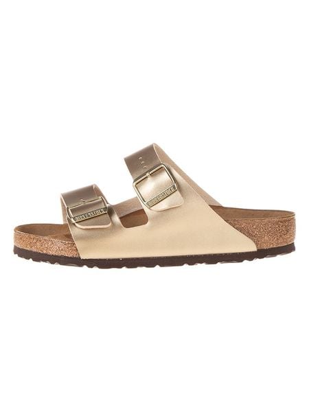 Birkenstock Klapki "Arizona" w kolorze złotym rozmiar: 38. Żółte klapki Birkenstock, bez wzorów, klasyczne, z otwartym noskiem, bez obcasa, bez zapięcia. Za 337.59 zł.