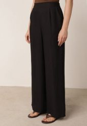 Czarne Strukturalne Spodnie Casual o Szerokim Kroju z Wysokim Stanem Sofede. Czarne jeansy Born2be, l, bez wzorów, z jeansu, casualowe, z podwyższonym stanem, krótkie. Za 89.99 zł.