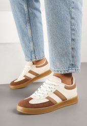 Beżowo-Białe Sneakersy Typu Kultowe Tenisówki z Ozdobnymi Przeszyciami Selfia. Brązowe trampki Born2be, bez wzorów, z jeansu, klasyczne, bez zapięcia. W wyprzedaży za 76.49 zł.