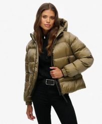 Superdry Pikowana kurtka Hooded Luxe Sports – Wodoodporna. Zielone kurtki Superdry, bez wzorów, z materiału, eleganckie, bez kaptura. Za 602.00 zł.