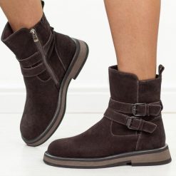 Brązowe skórzane botki damskie Filippo Dbt7951/26. Brązowe botki Filippo, bez wzorów, z dzianiny, biznesowe, z okrągłym noskiem, bez obcasa, na płaskiej podeszwie, bez zapięcia. Za 329.00 zł.