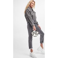Jeansy KARL LAGERFELD. Jeansy KARL LAGERFELD, bez wzorów, z jeansu. W wyprzedaży za 755.37 zł.