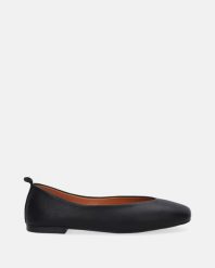 CZARNE BALERINY Z KWADRATOWYM NOSKIEM 2922480 BLACK. Czarne baleriny Venezia, bez wzorów, ze skóry, bez obcasa, bez zapięcia. Za 279.00 zł.