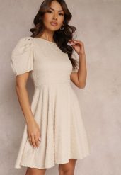 Beżowa Sukienka Taliowana z Krótkimi Bufiastymii Rękawami Ashika. Brązowe sukienki Renee, m, bez wzorów, bez kołnierzyka, bez ramiączek, mini. W wyprzedaży za 111.99 zł.