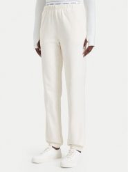 Guess Spodnie dresowe O5RB01 KCO31 Kremowy Regular Fit. Białe spodnie dresowe Guess, z aplikacjami, z bawełny. Za 264.99 zł.
