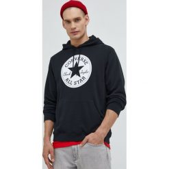 Converse bluza kolor czarny z kapturem z nadrukiem. Czarne bluzy Converse, l, bez wzorów, bez ramiączek, z kapturem. Za 239.99 zł.