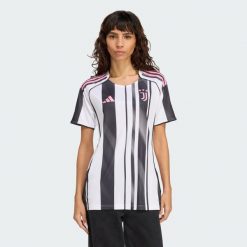 Koszulka podstawowa Juventus 25/26. Białe t-shirty sportowe adidas, xs, bez wzorów, bez ramiączek, do piłki nożnej. Za 439.00 zł.