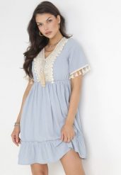 Niebieska Rozkloszowana Sukienka Mini z Gumką w Pasie i Ozdobnym Dekoltem Lilinia. Niebieskie sukienki Born2be, l, bez wzorów, bez kołnierzyka, bez ramiączek, mini, rozkloszowane. Za 119.99 zł.